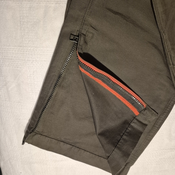 Gap men's size 30 x 30 dark green hiking style pants, 5 pockets, VGUC - Picture 2 of 10